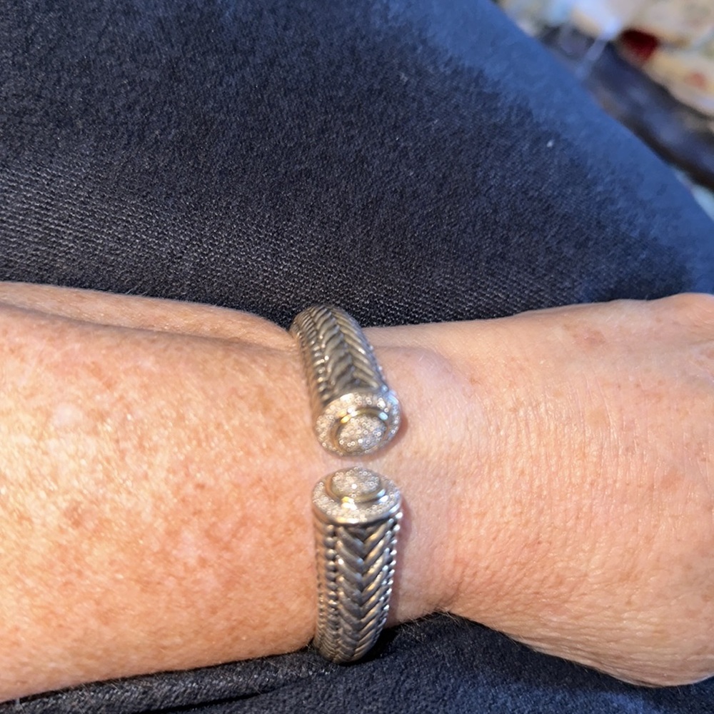 Town and country rare sterling silver, 14kt gold and diamond cuff bracelet. - Picture 2 of 10